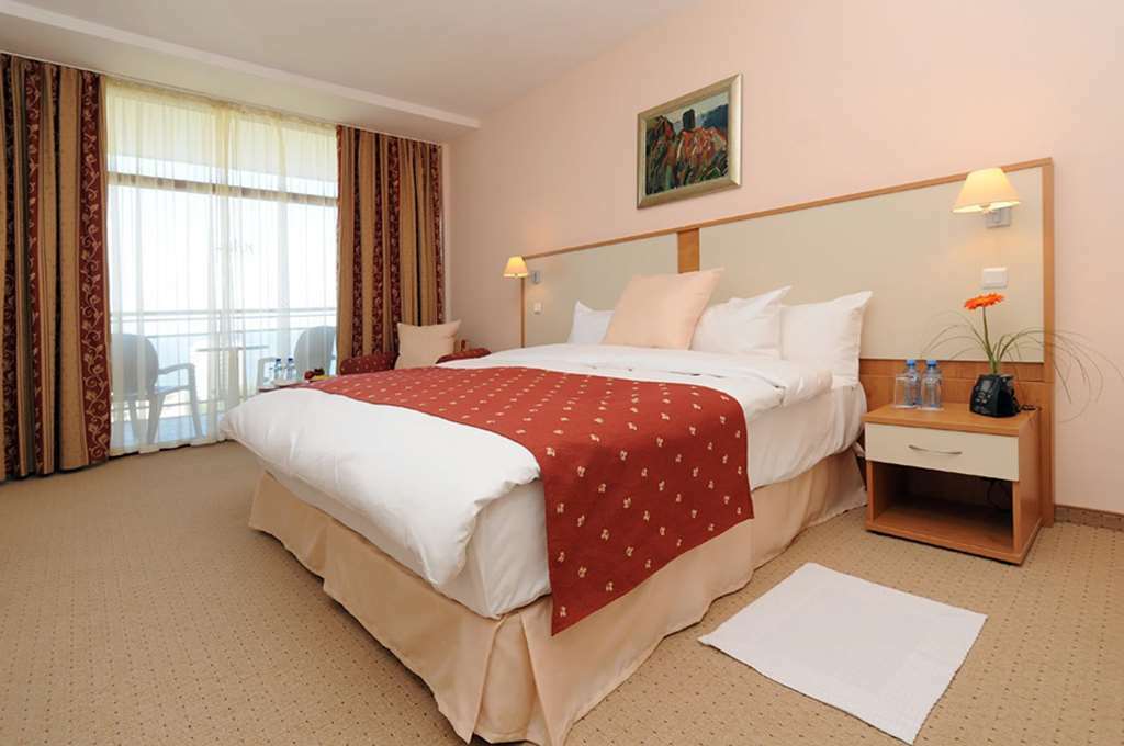 Apollo Spa Resort - Ultra All-Inclusive , Pools & Free Beach, Individual Ac In Every Room Golden Sands Room photo
